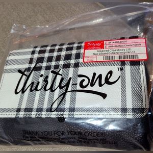 Thirty-one Inspired Crossbody Ltd. in Buffalo Check Pebble